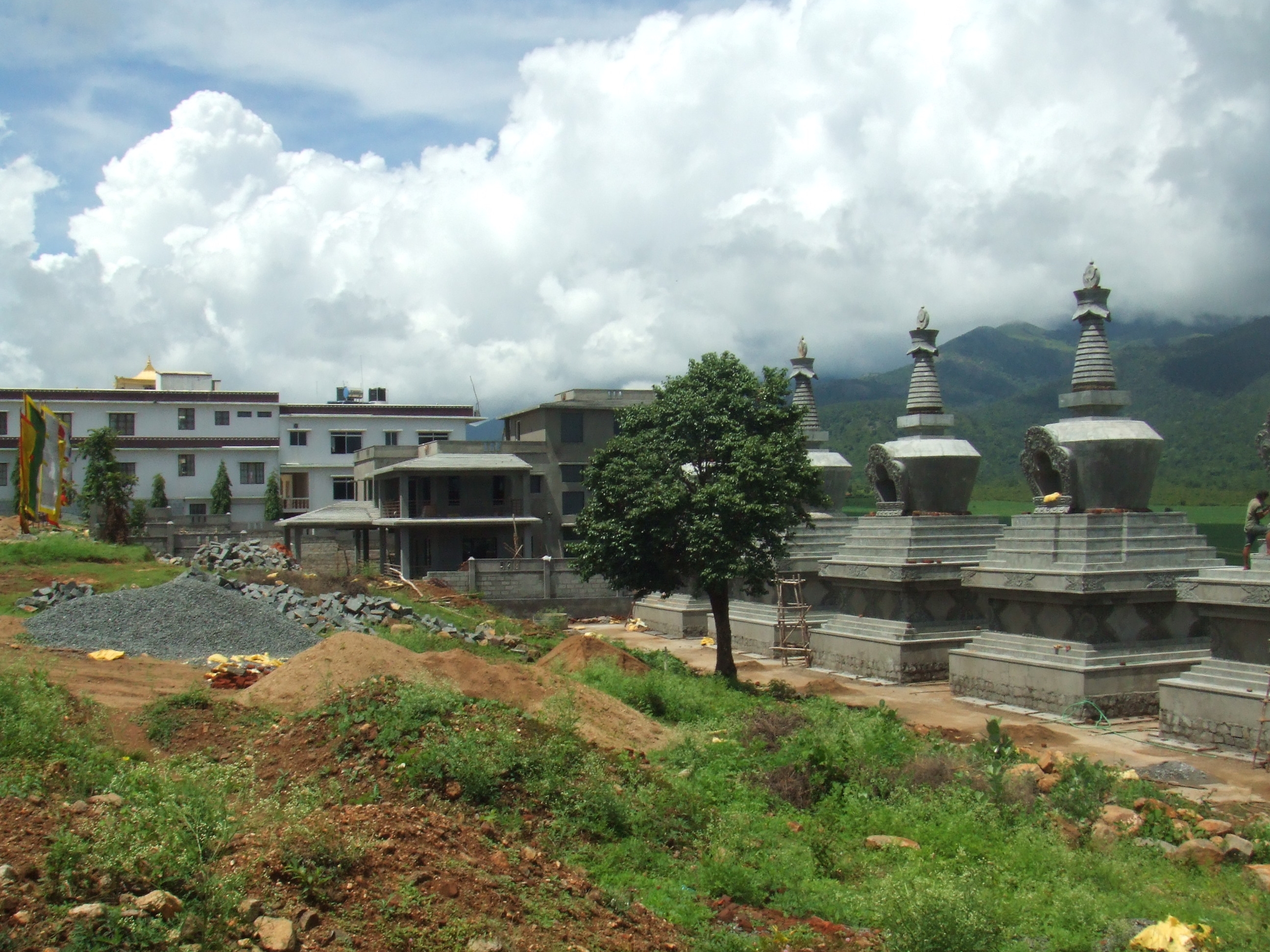 8_holy_Dharmakaya_stupas